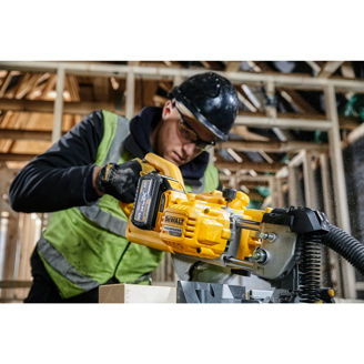Mynd af DEWALT 54V XPS Geirungssög 216mm - 2 X 6Ah rafhlöður