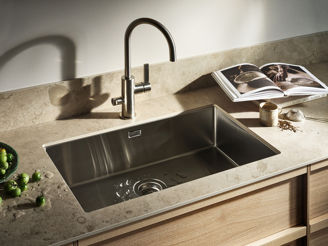 Mynd af Tapwell vaskur 700x400 mm Svart Króm