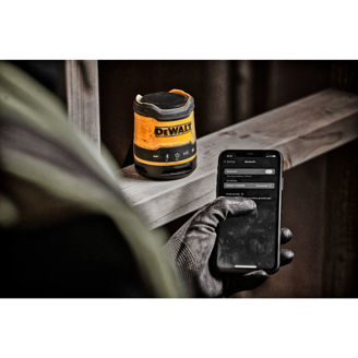 Mynd af DEWALT Bluetooth hátalari IP67 - USB C 