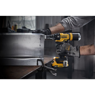 Mynd af DEWALT 18V XR Hnoðbyssa f. 2,4-4,8mm hnoð - Stök vél í tösku
