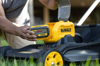 Mynd af DeWalt 54V XR FLEXVOLT sláttuvél m. drifi
