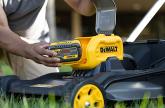 Mynd af DeWalt 54V XR FLEXVOLT sláttuvél m. drifi